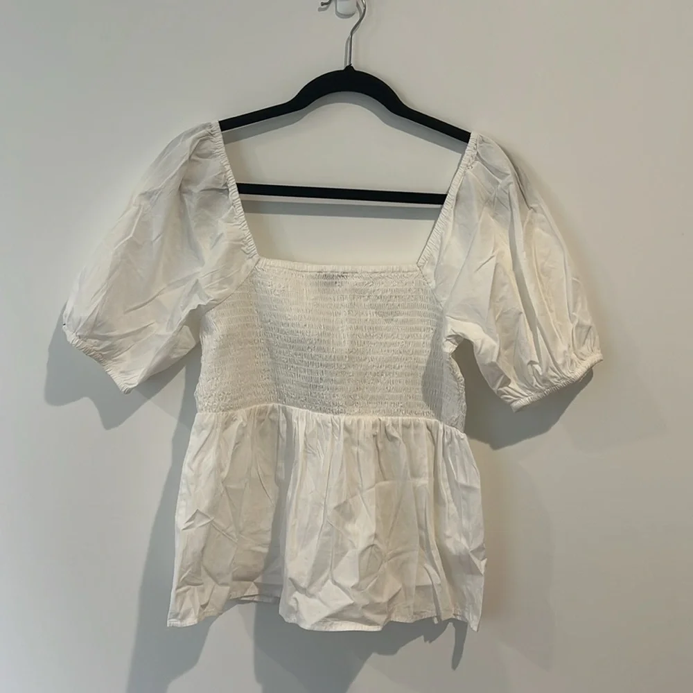 NWT LOFT Petites Cotton Smocked Puff Sleeve Top
